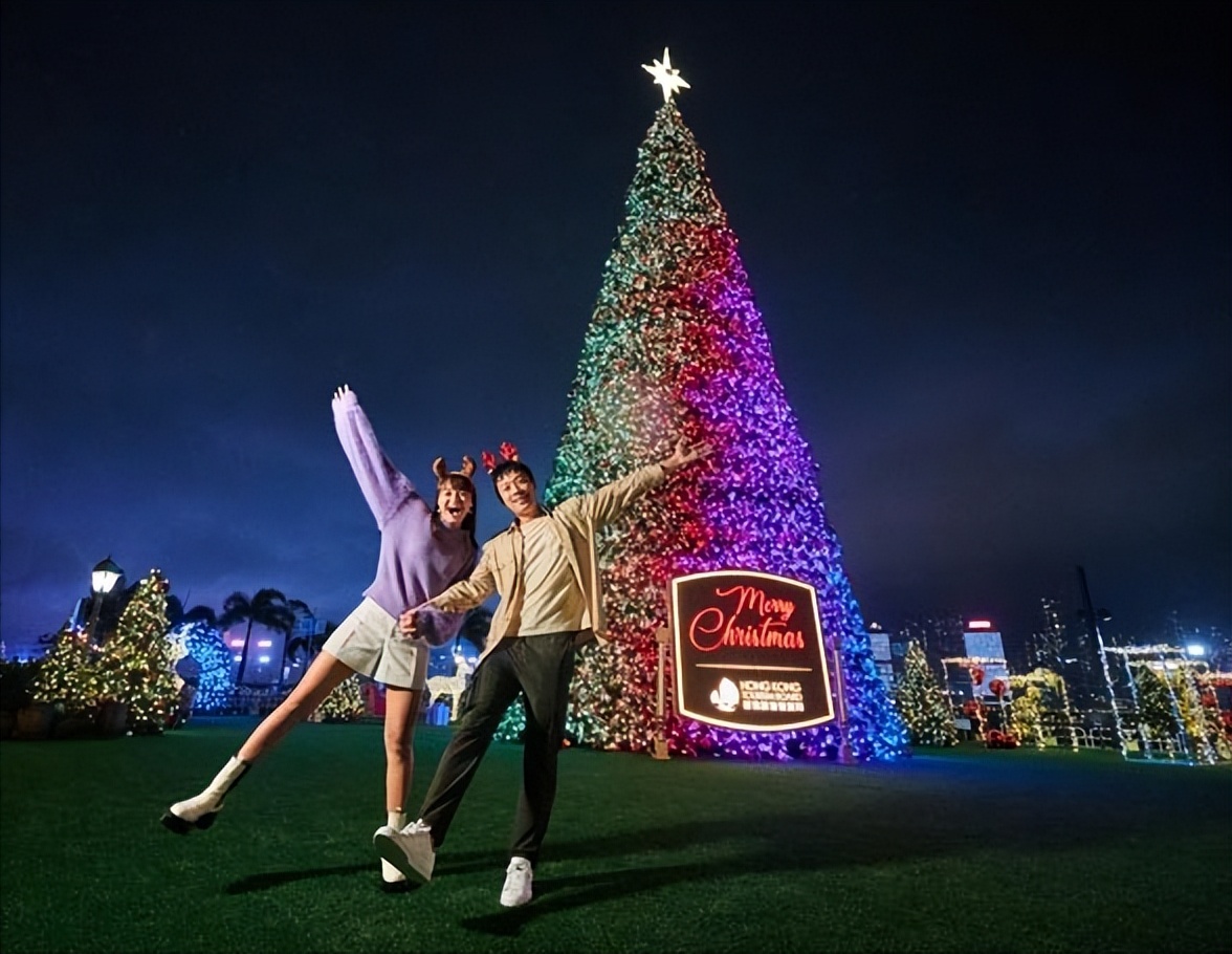 香港圣诞节打卡地超大圣诞树,香港圣诞氛围越来越浓了