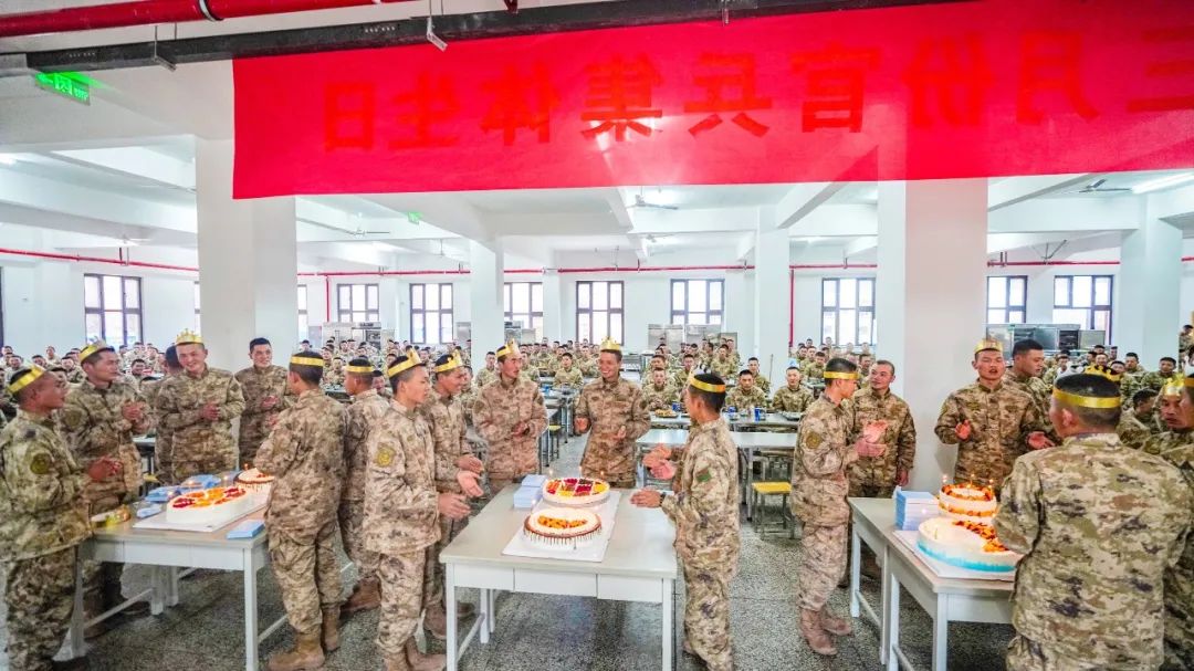 布置过生日的场面,在海底捞过生日的场面