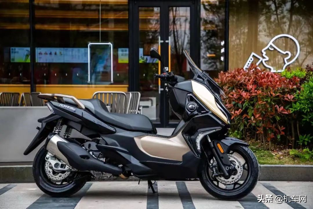 踏板300cc摩托车怎么选,350cc踏板怎么选