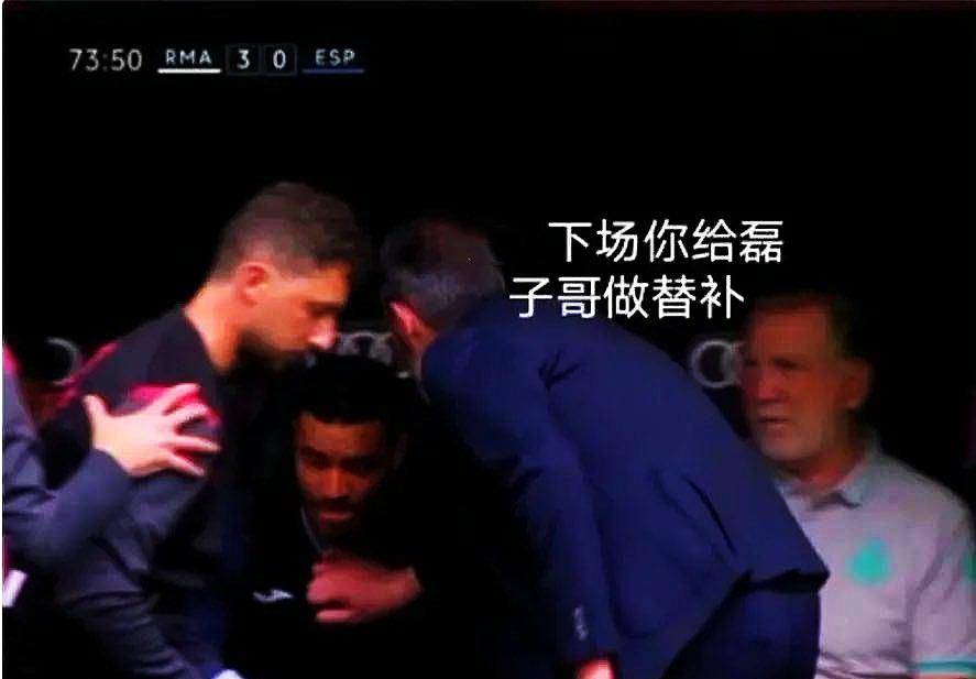 给机会不中用!武磊首发登场45分钟,11次触球5次丢,0射门