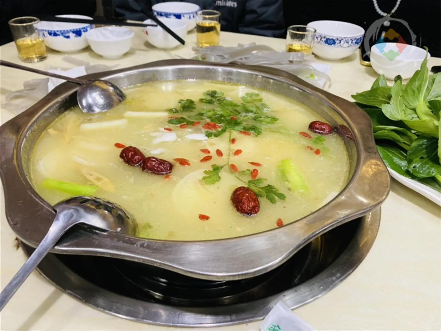 食在贵州农家特产,遵义桐梓马鞍山转盘方竹笋火锅