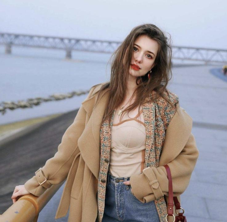 大量俄罗斯美女涌入东莞，身材高挑浓妆艳抹，她们靠什么谋生？