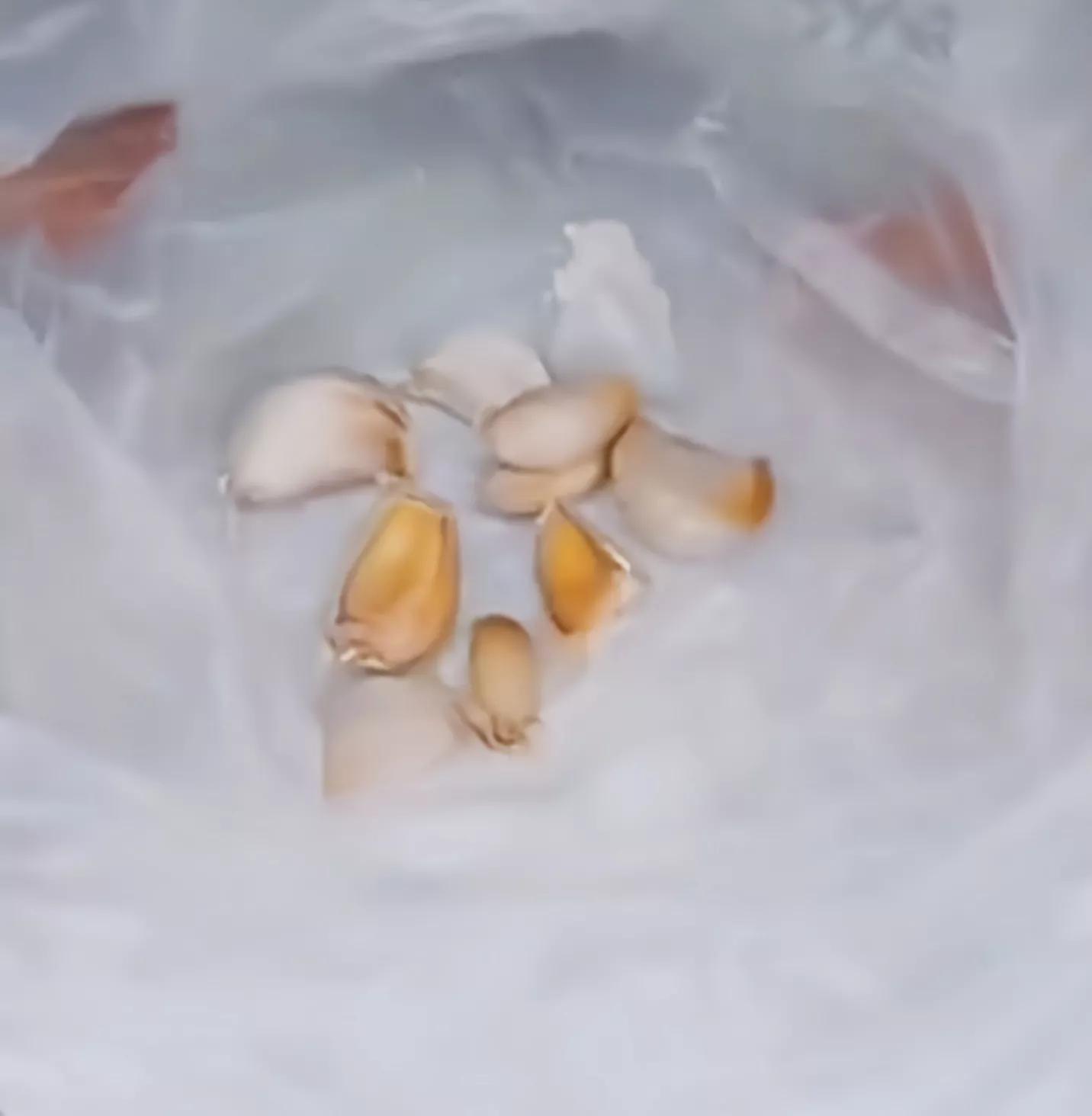 有芯卷纸挂墙上小妙招,无芯卷纸怎么抽芯出来小妙招