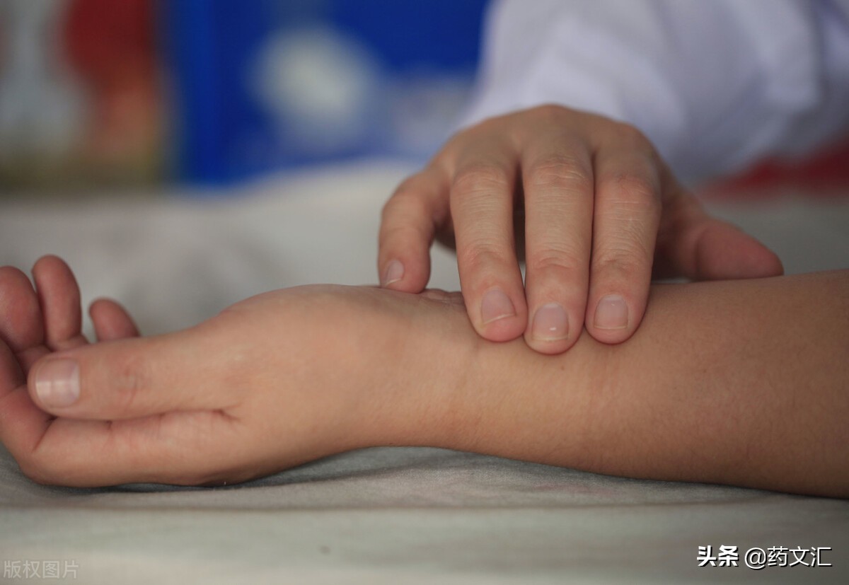 肺湿热引发湿疹吃什么中成药,下焦湿热湿疹吃什么中成药