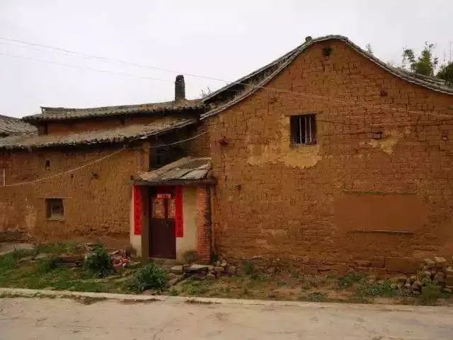 土炕土房子图片,土炕土墙