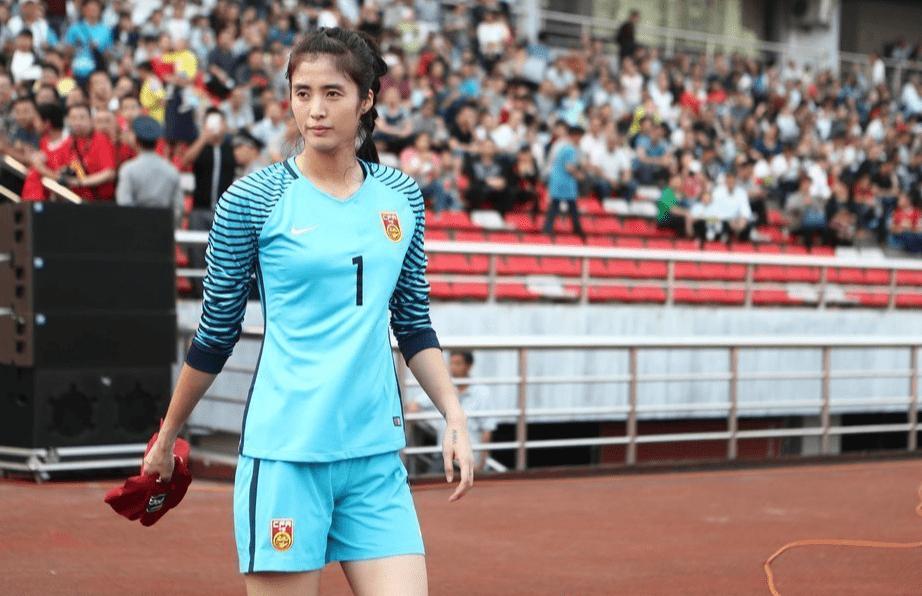 足球门将赵丽娜写真,门将赵丽娜资料