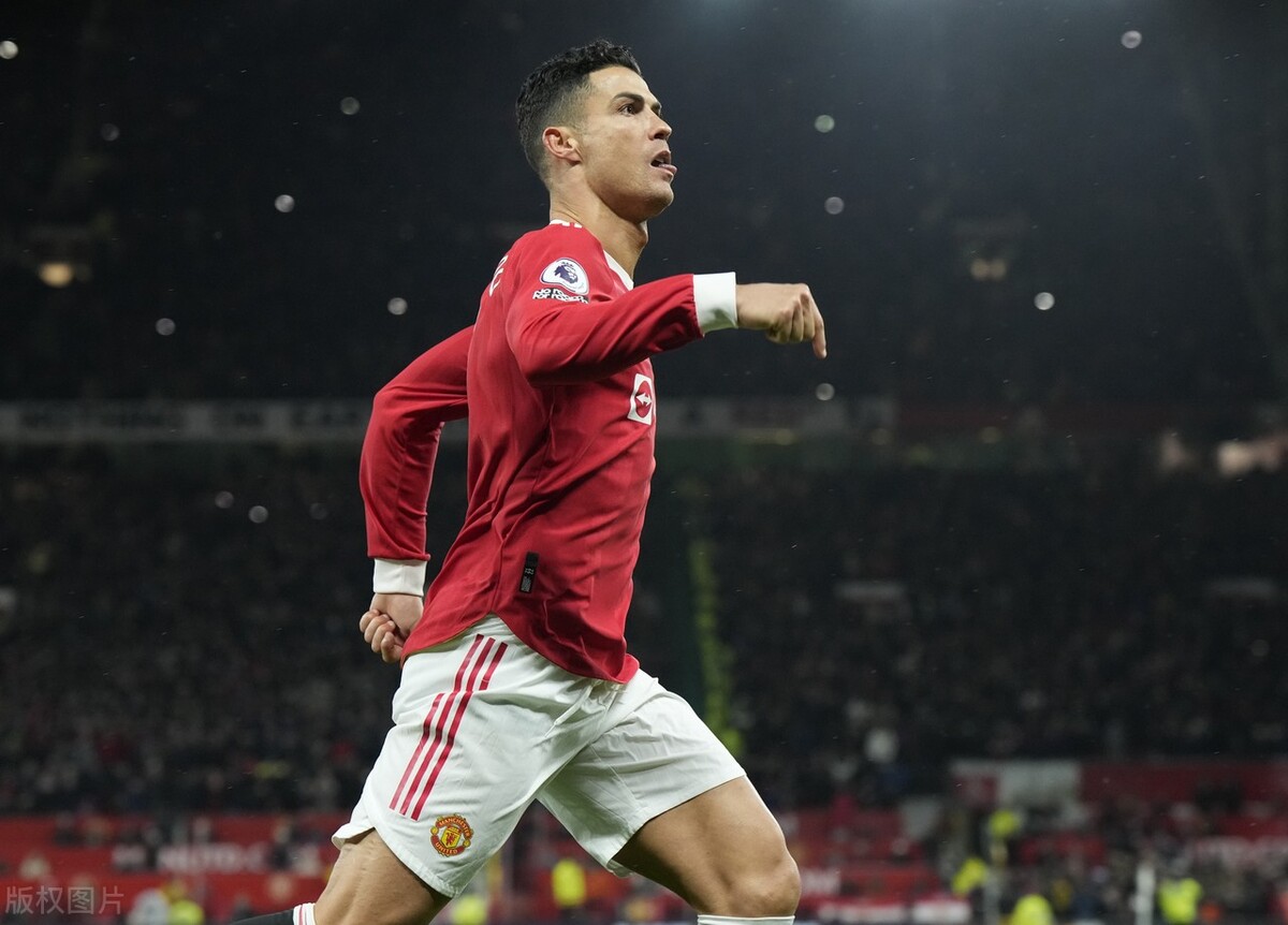 c罗被嘲讽之后霸气回击名场面,卡萨诺发文批评C罗