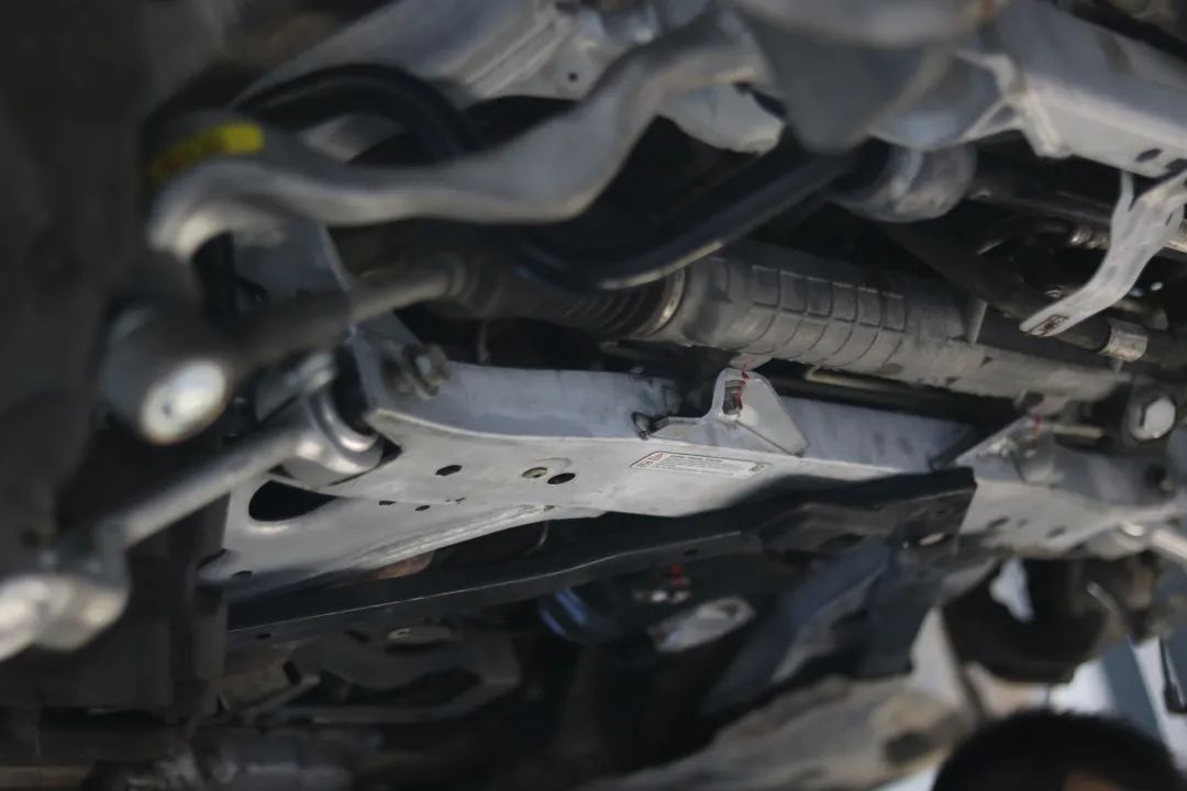 破烂不堪的废旧车变成新车的视频,宝马e90325i