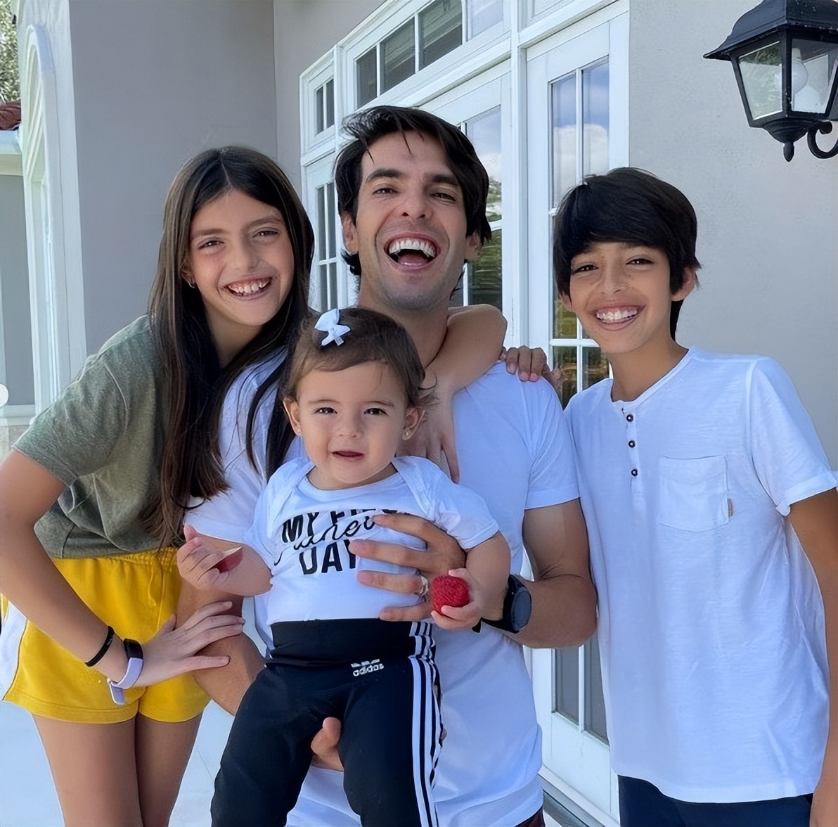 足球名将卡卡现状,巴西金童卡卡退役视频