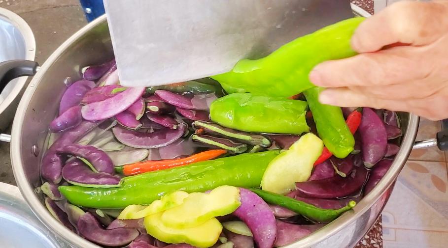 这种野菜做成凉菜非常好吃,美味下饭野菜新做法