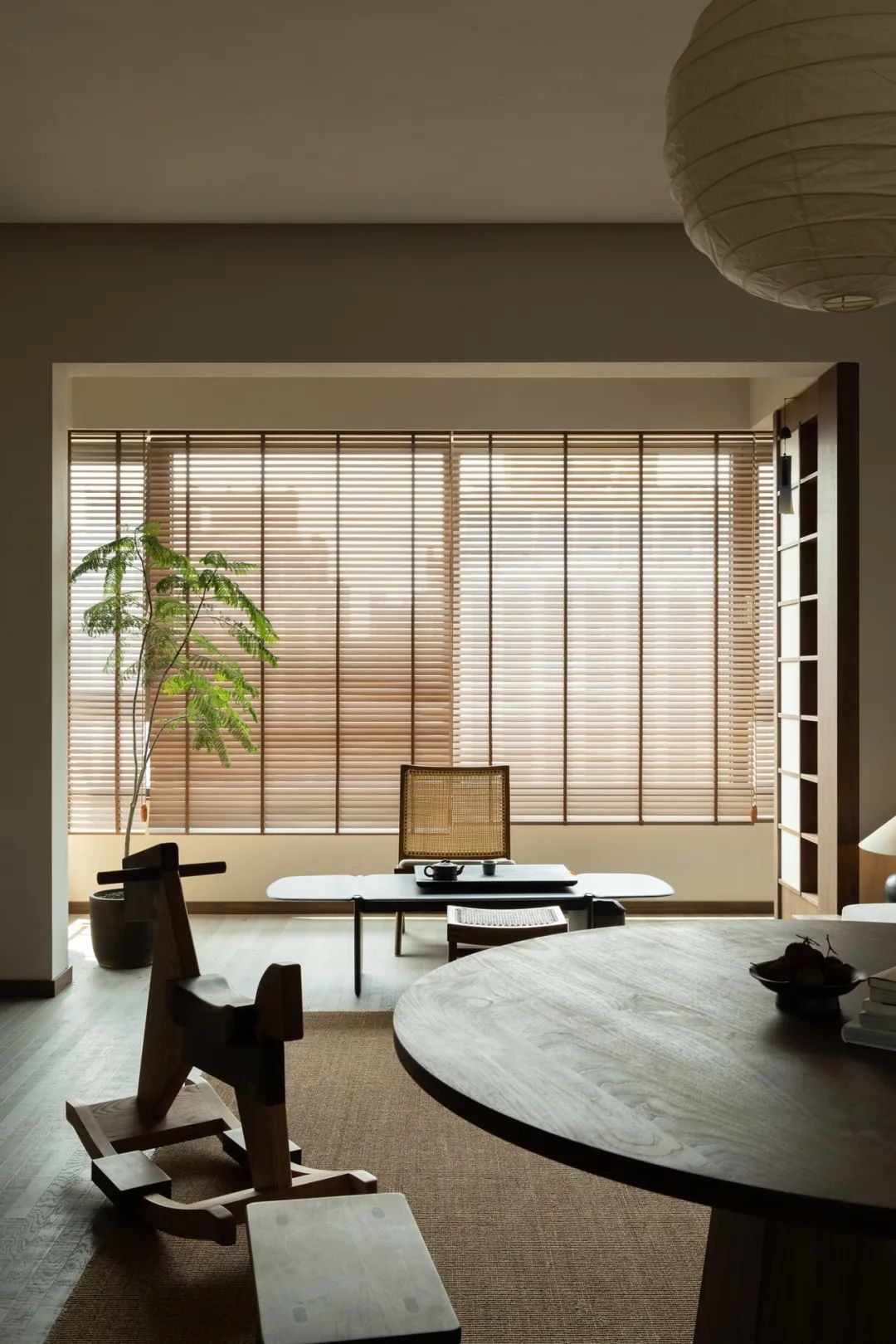 优雅简约居所设计,140平四居室摒弃繁琐回归自然