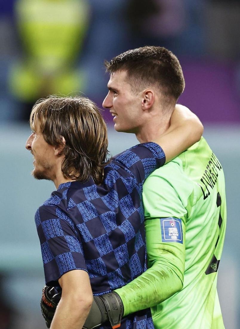 球迷爱C罗梅西，更多人爱莫德里奇