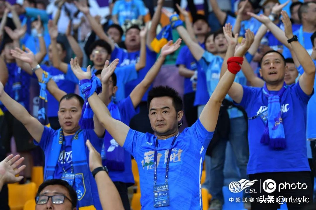 南通支云1-0深圳队赛后谢场,南通支云1比3泰山赛后谢场