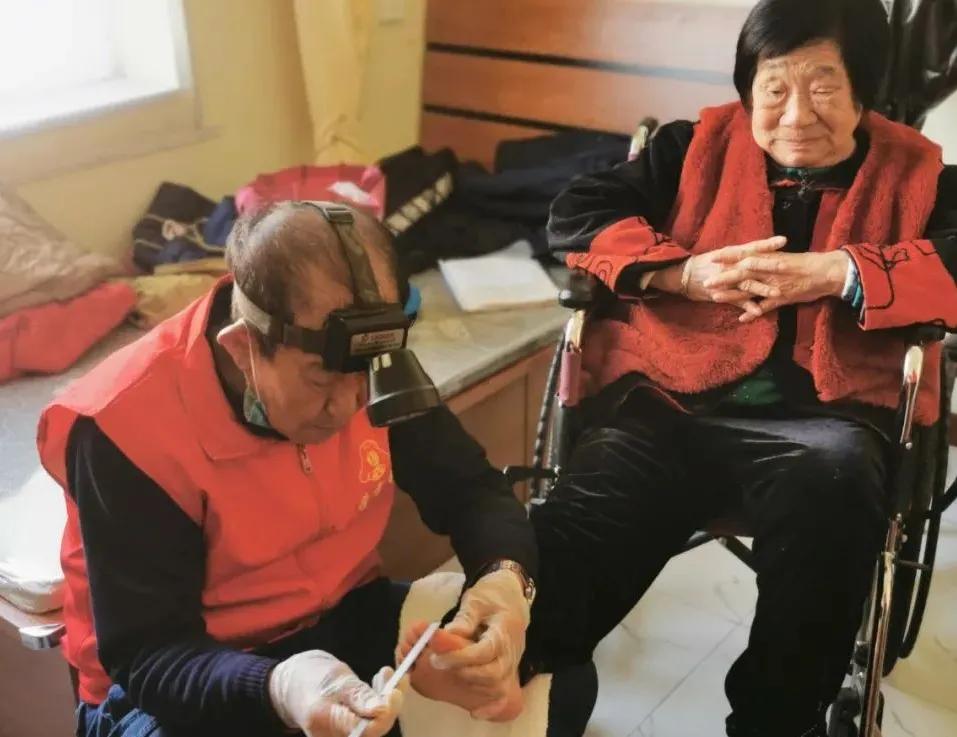 六旬大爷修脚40年完整版,六旬大爷修脚40年