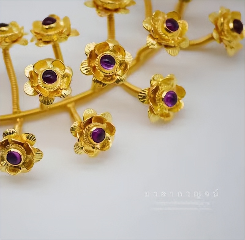 苏提达王后珠宝归属皇宫,苏提达王后头饰