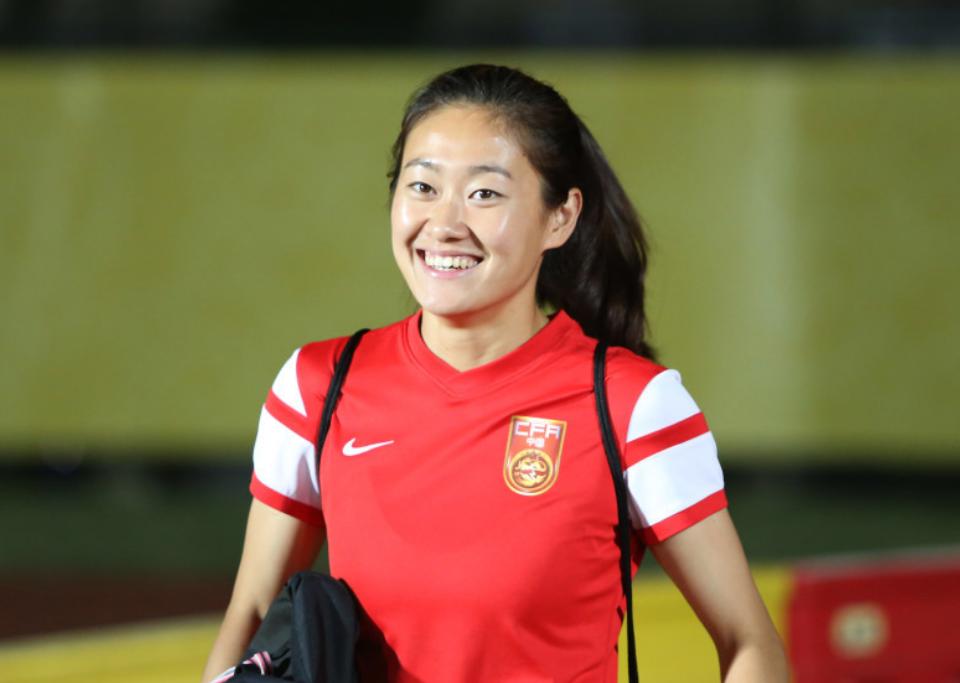 中国女足14号中卫,她是中国女篮学历最高的球员