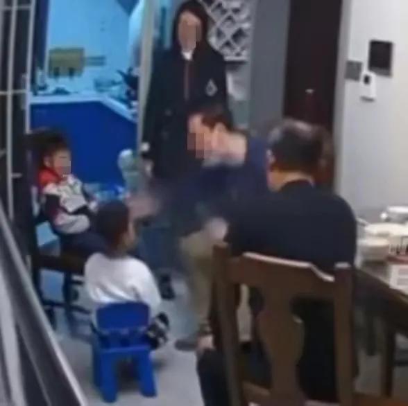 女子买5万多包后续,女子买五万八包男子让退还