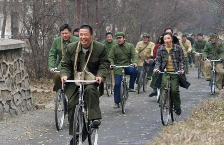 一个空调安装师傅一年能挣多少钱,一个空调维修工