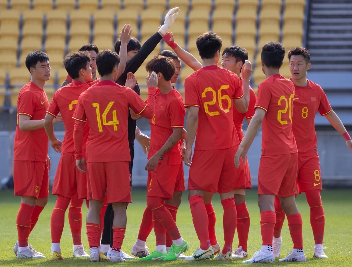 中国男足战胜韩国震撼解说,2010中国男足vs韩国超燃剪辑