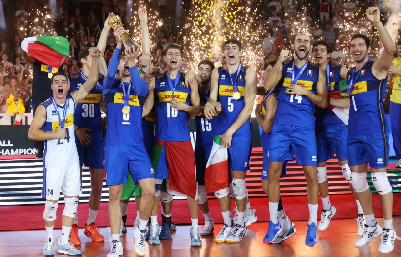 夺得三冠王次数,拿下三个冠军打破历史纪录