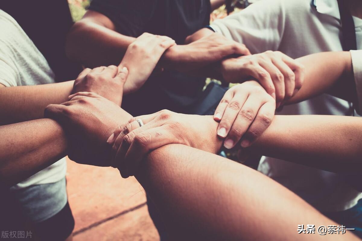 内向不是缺点但是必须改变,内向不是缺陷是对外界的自我选择