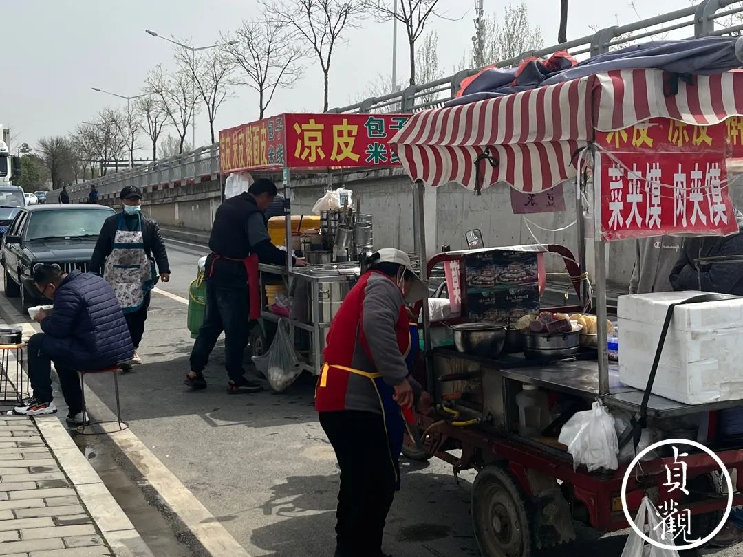 工地上的十元盒饭,工地10块钱的盒饭