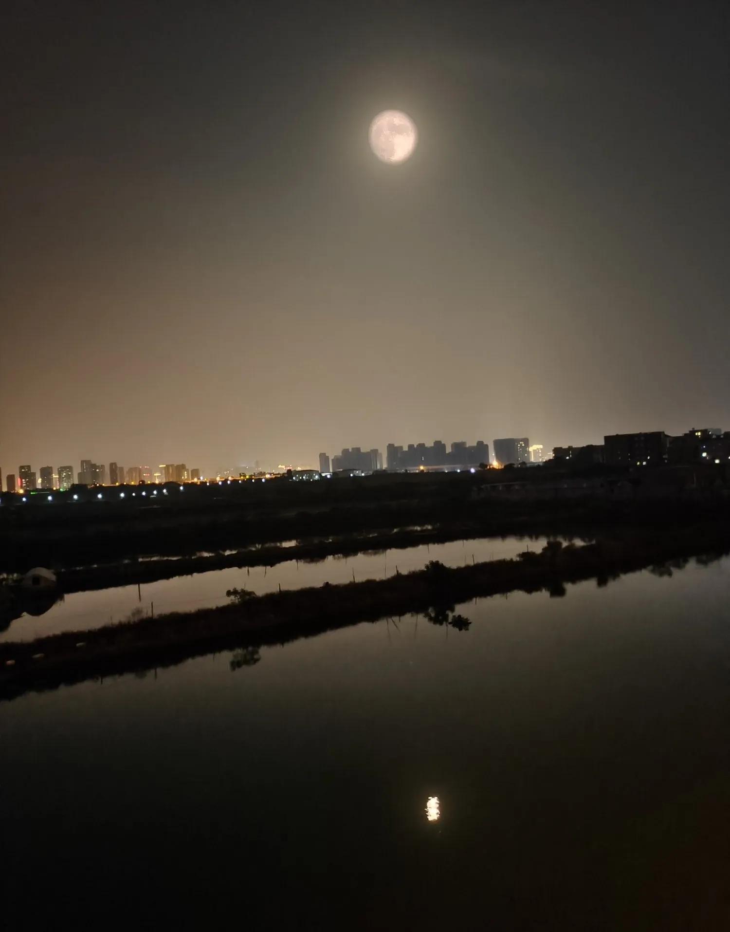 天高云淡深秋风景图片,下雨天看海看风景图片