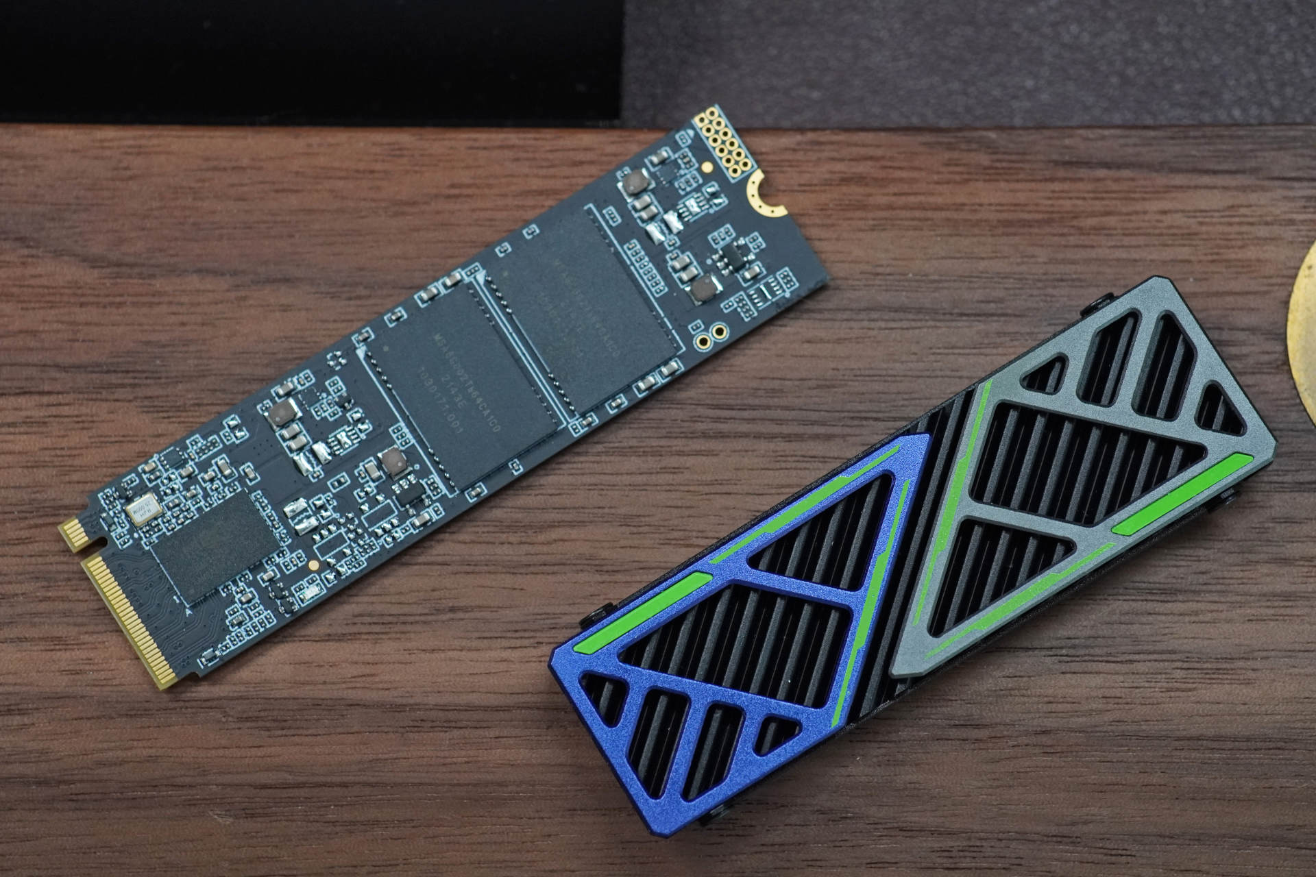 显卡局势不明朗的情况下，购入Z690和盖亚机箱，装机全新12代平台