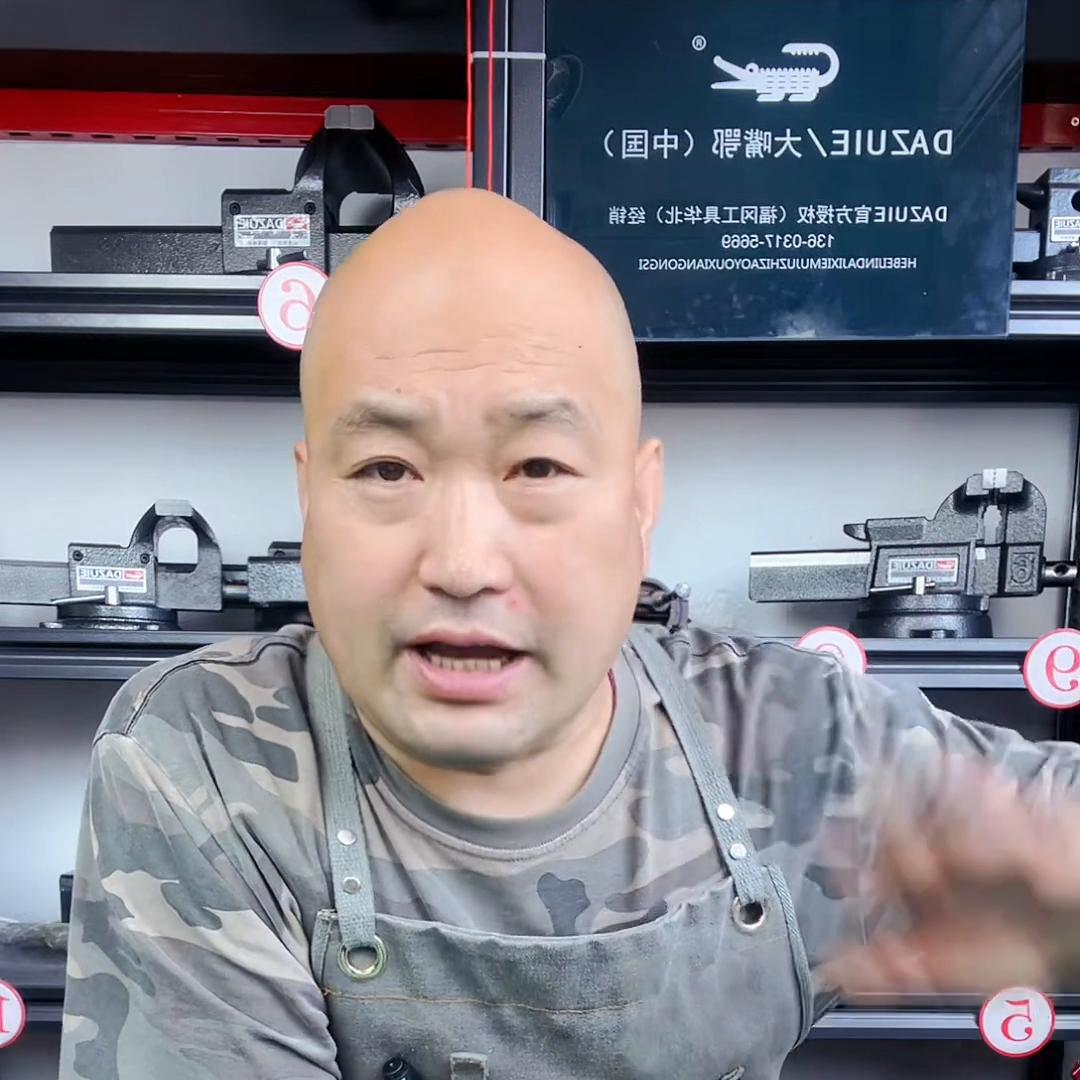 大型老虎钳台钳,大嘴鳄牛角台虎钳