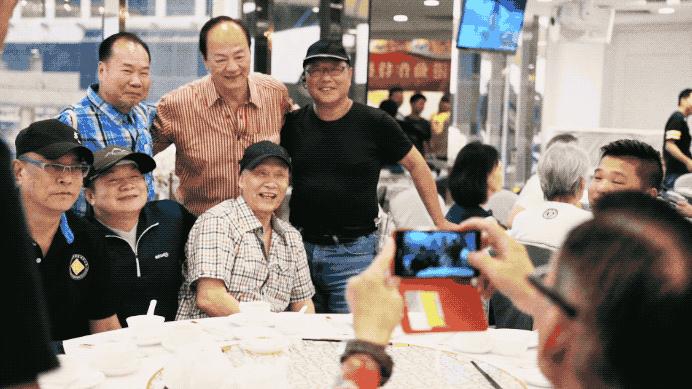 87岁开山鼻祖去世！那个拿命搏的港片时代，捧出的都是巨星