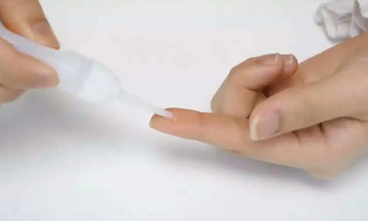 手被502胶水粘住的解决办法,手被502胶水粘住教你一招解除