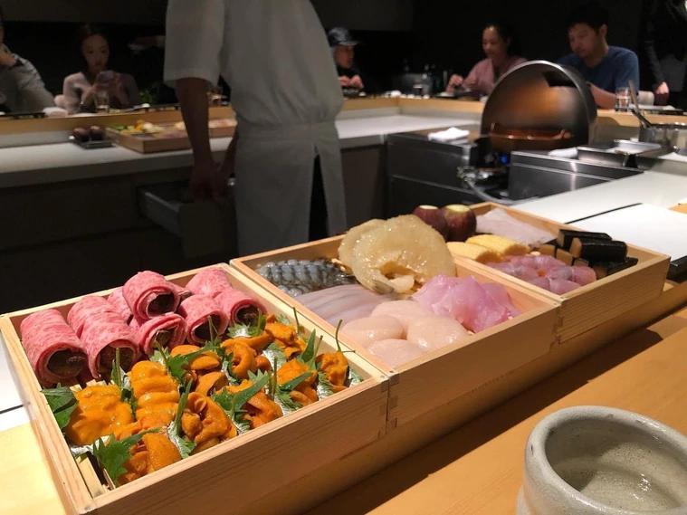 大s具俊晔将婚戒纹在手指上,大s婚后首秀恩爱