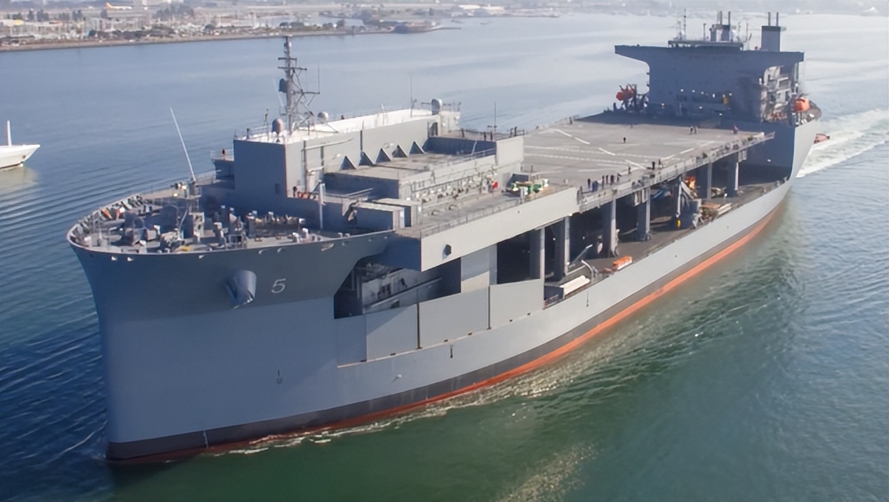 跑到南海寻衅滋事!起底美军这艘“民改军”9万吨大船