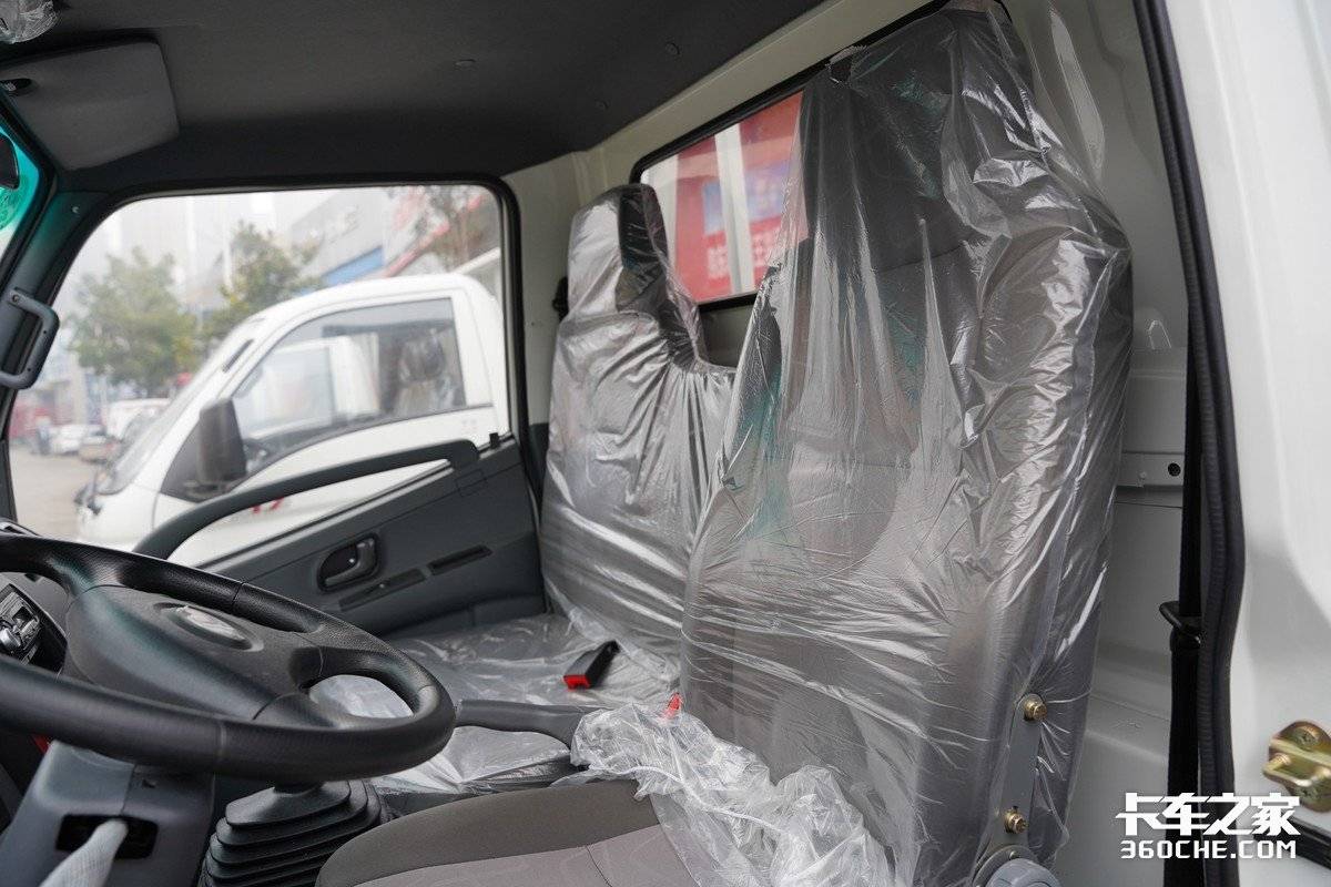 东风小霸王w15厢货最新款价格,东风小霸王w15汽油版排半厢货价格