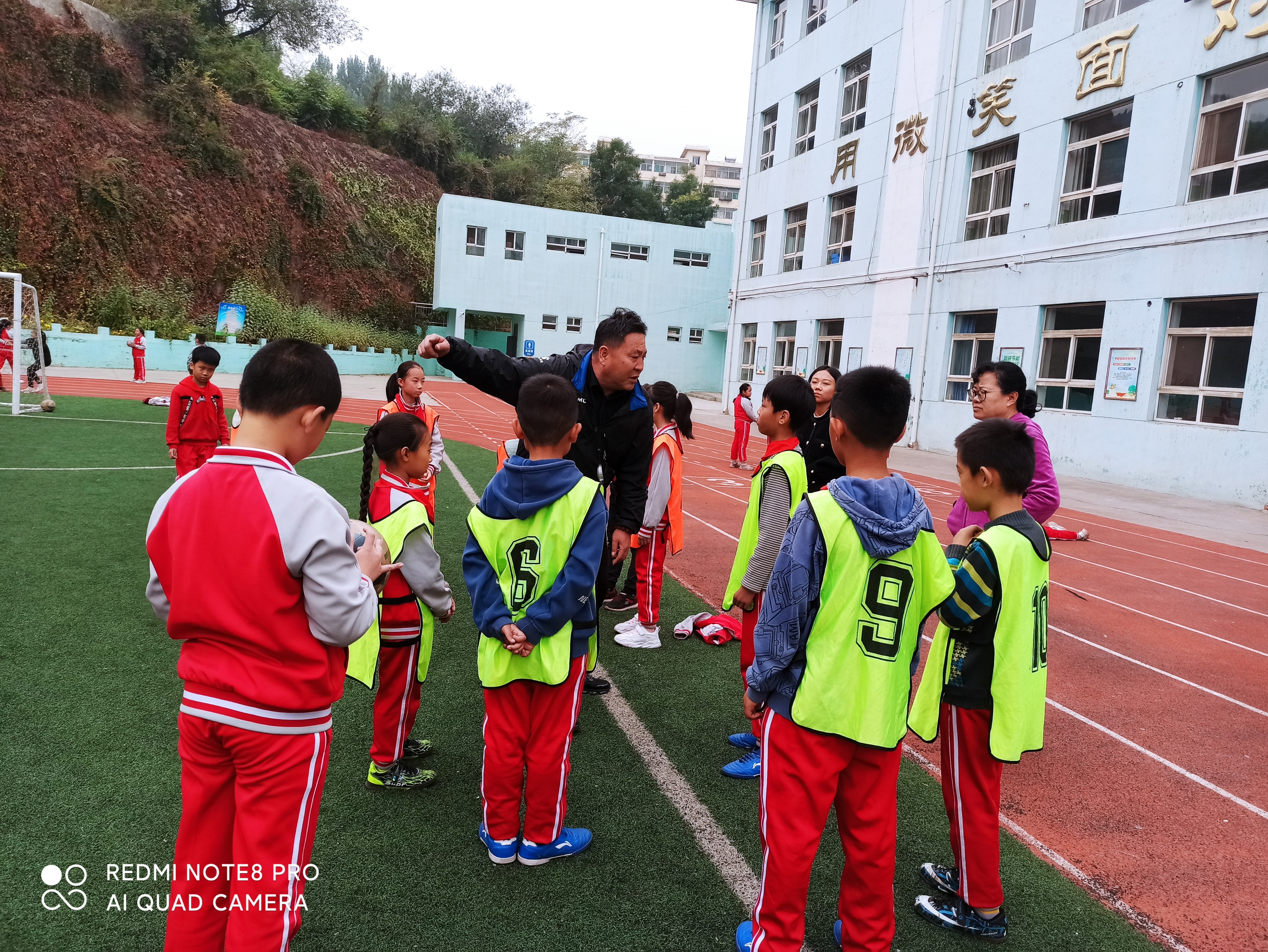 校园足球特色学校足球联赛,创魅力校园展艺术风采