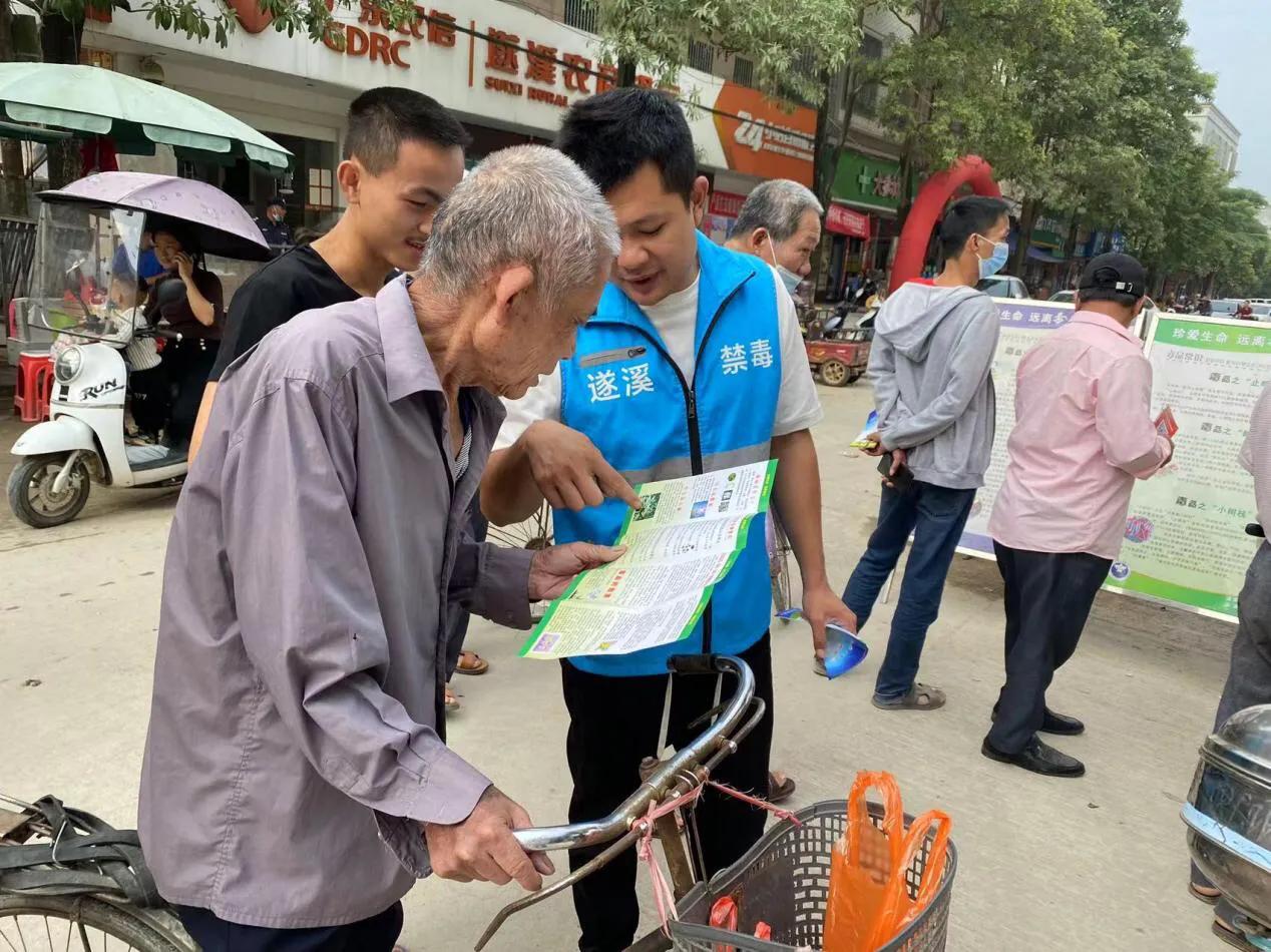 肖金镇开展禁毒宣传进集市活动,禁毒宣传进商铺宣传活动