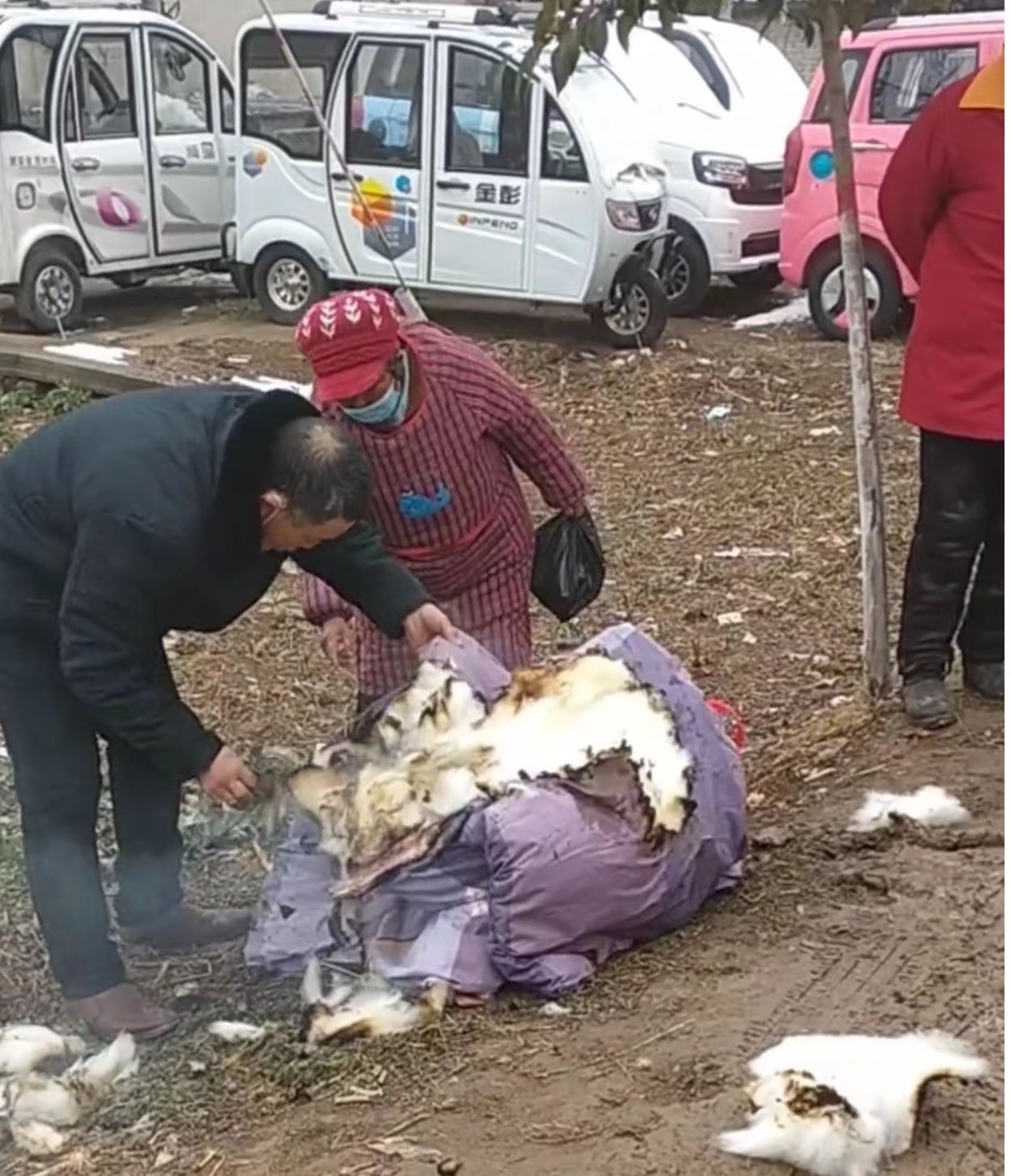 结婚嫁妆着火,结婚当天新娘陪嫁被子烧着了