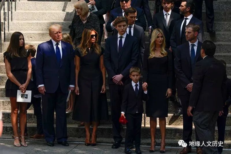 葬礼上伊凡卡数度泪崩1件事让大家笑了