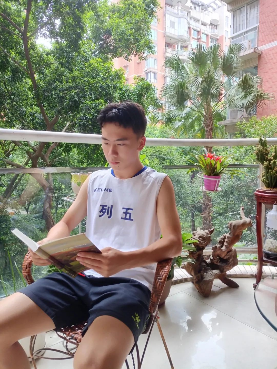 男孩通过足球考上清华,坚持11年