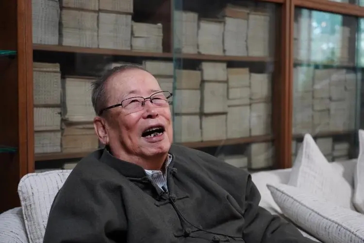 外交部原部长：香港回归前，英政府每年拿走上千亿英镑