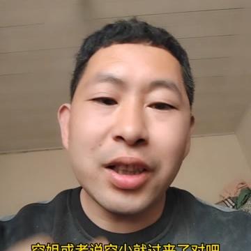 海航空姐飞机上推销商品,空姐飞机上推销40分钟产品引热议