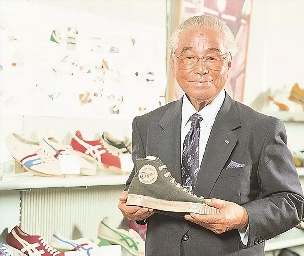 为什么亚瑟士和鬼冢虎用一样的标,亚瑟士为什么是跑步鞋