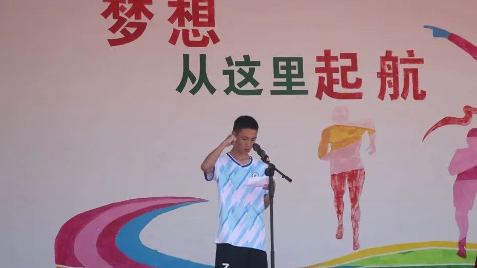 阳光体育篮球联赛小学生,阳光体育运动会小学生足球比赛