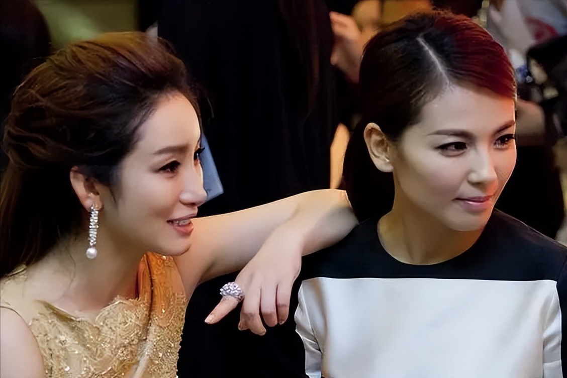 王珂破产欠四亿，刘涛找到秦海璐借钱，秦海璐做的事让她很意外