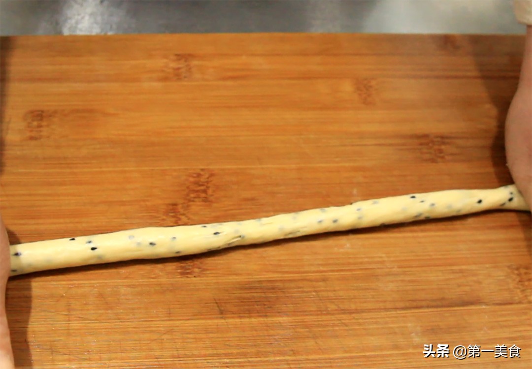 一碗面粉俩鸡蛋做低糖少油小零食,一碗面粉2勺糖做出小零食