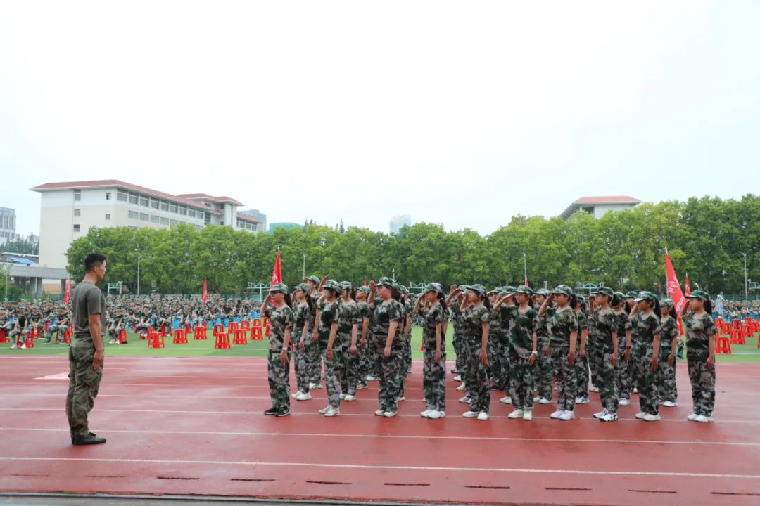 盐城市初级中学2023年“铁军国防训练营”闭营仪式隆重举行