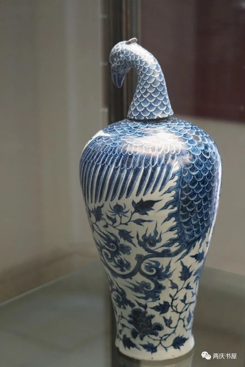 意大利藏元青花凤首梅瓶,大英博物馆元青花葡萄纹玉壶春瓶