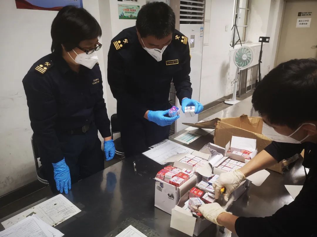 海关查获张境外电话卡画面曝光,查获电话卡3000余张