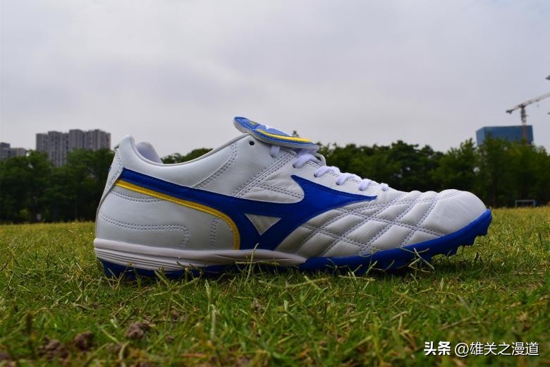 夏季重温2002世界杯的荣光，美津浓MIZUNOWAVECUPLEGENDAS足球鞋