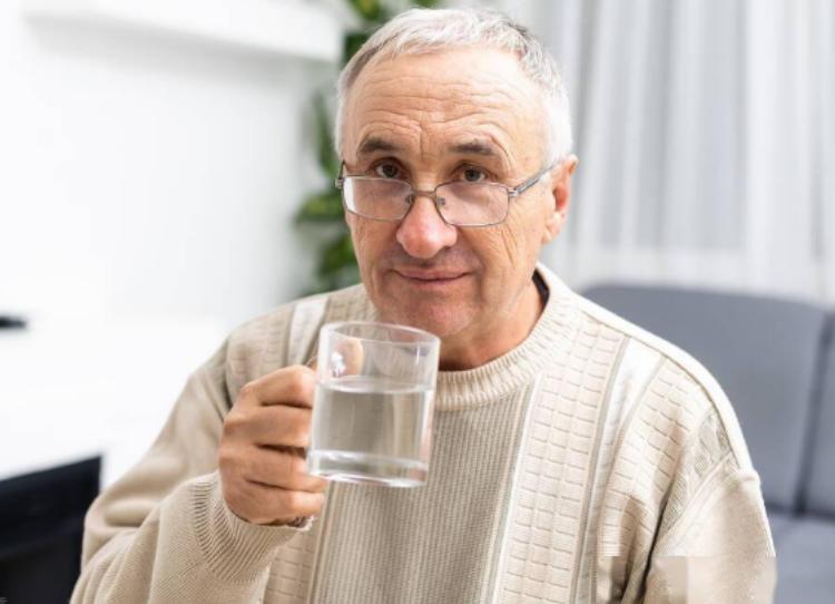 老年人夜尿几次最好,老年人夜尿频多与意识有关吗